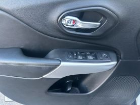 2018 Jeep Cherokee Latitude Plus Sport Utility 4d - Image 17