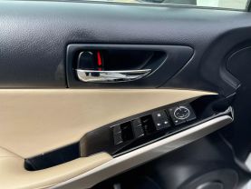 2016 Lexus Is - Image 40