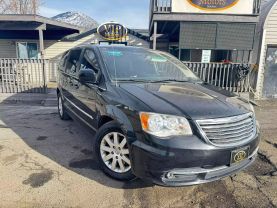 2016 CHRYSLER TOWN & COUNTRY - V6, 3.6 LITER TOURING MINIVAN 4D