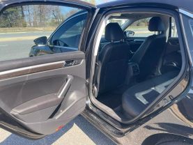 2016 Volkswagen Passat - Image 11