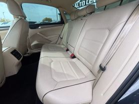 2017 VOLKSWAGEN PASSAT