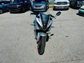 2024 SUZUKI GSX800FRQM4 GSX-8R SPORTBIKES - -