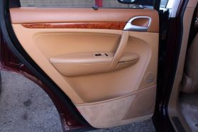 2004 Porsche Cayenne - Image 20
