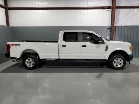 2017 Ford F250 Super Duty Crew Cab - - Image 2