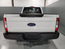 2017 Ford F250 Super Duty Crew Cab - - Image 4