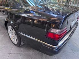 1995 MERCEDES-BENZ E500 - - SEDAN