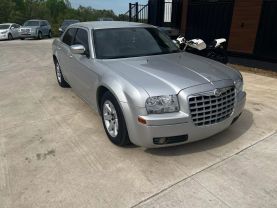 2005 CHRYSLER 300 SEDAN V6, HO, 3.5 LITER TOURING SEDAN 4D