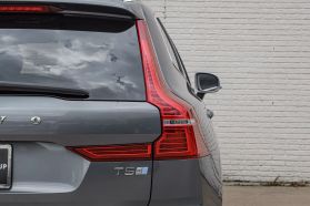 2019 VOLVO XC60 SUV 4-CYL, DRIVE-E, TURBO, 2.0 LITER T5 R-DESIGN SPORT UTILITY 4D