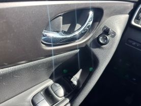 2015 Nissan Rogue - Image 16