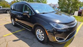2018 Chrysler Pacifica - Image 3