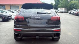 2017 PORSCHE CAYENNE