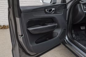 2019 VOLVO XC60 SUV 4-CYL, DRIVE-E, TURBO, 2.0 LITER T5 R-DESIGN SPORT UTILITY 4D