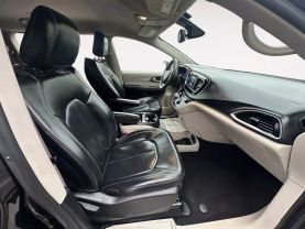 2020 Chrysler Voyager Lxi Minivan 4d - Image 15