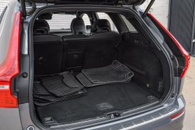 2019 VOLVO XC60 SUV 4-CYL, DRIVE-E, TURBO, 2.0 LITER T5 R-DESIGN SPORT UTILITY 4D