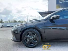 2022 Hyundai Elantra - Image 10