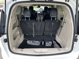 2022 Chrysler Pacifica Touring L Van 4d - Image 18