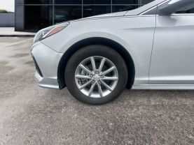 2019 Hyundai Sonata Se Sedan 4d - Image 14