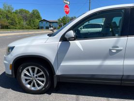 2014 Volkswagen Tiguan - Image 2