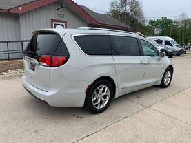 2017 CHRYSLER PACIFICA VAN V6, 3.6 LITER LIMITED MINIVAN 4D - Becker Auto Sales LLC in Emporia, KS