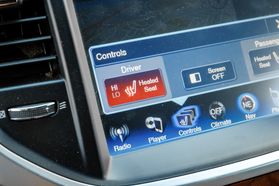 2014 Chrysler 300 - Image 32