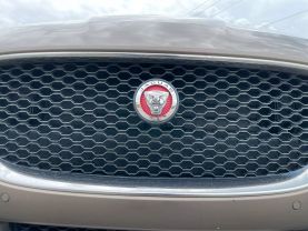 2017 Jaguar Xf - Image 16