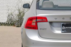 2017 VOLVO S60 SEDAN 4-CYL, DRIVE-E, 2.0T T5 INSCRIPTION SEDAN 4D