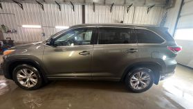 2015 Toyota Highlander - Image 3
