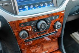 2014 Chrysler 300 - Image 28