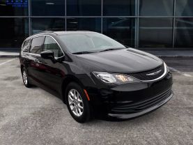 2020 Chrysler Voyager Lxi Minivan 4d - Image 7