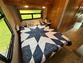 Used 2016 JAYCO REDHAWK CLASS C - 31XL - LA Auto Star located in Virginia Beach, VA