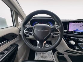 2022 Chrysler Pacifica Touring L Van 4d - Image 12