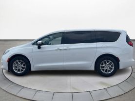 2023 CHRYSLER VOYAGER