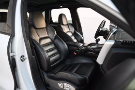 2012 PORSCHE CAYENNE SUV M4851 TURBO