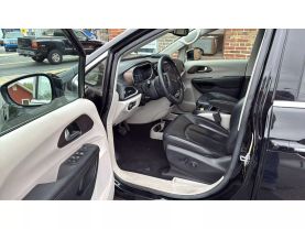 2017 CHRYSLER PACIFICA VAN V6, 3.6 LITER TOURING-L MINIVAN 4D