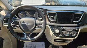 2018 Chrysler Pacifica - Image 10