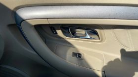 2015 Ford Taurus - Image 23