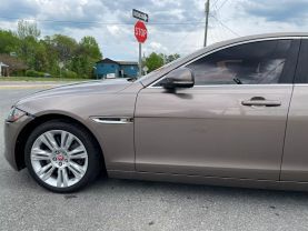 2017 Jaguar Xf - Image 2
