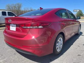 2017 Hyundai Elantra - Image 29
