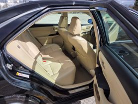 2016 Toyota Camry Hybrid - Image 14