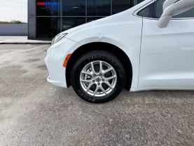 2022 Chrysler Pacifica Touring L Van 4d - Image 19