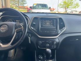 2015 JEEP CHEROKEE SUV 4-CYL, PZEV, 2.4 LITER LATITUDE SPORT UTILITY 4D