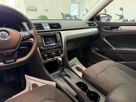 2017 VOLKSWAGEN PASSAT