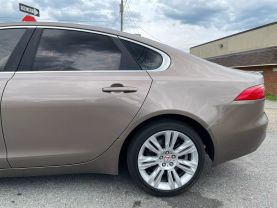 2017 Jaguar Xf - Image 3