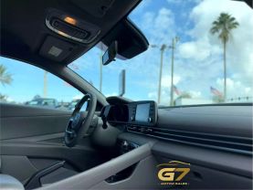 2022 Hyundai Elantra - Image 12