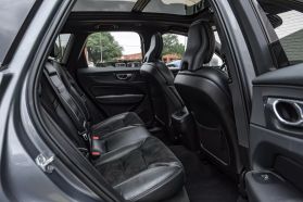 2019 VOLVO XC60 SUV 4-CYL, DRIVE-E, TURBO, 2.0 LITER T5 R-DESIGN SPORT UTILITY 4D