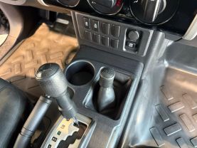 2011 TOYOTA FJ CRUISER SUV V6, 4.0 LITER SPORT UTILITY 2D