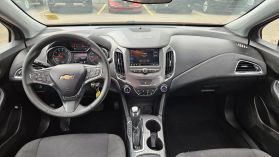 2019 Chevrolet Cruze - Image 11