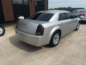 2005 CHRYSLER 300 SEDAN V6, HO, 3.5 LITER TOURING SEDAN 4D
