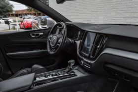 2019 VOLVO XC60 SUV 4-CYL, DRIVE-E, TURBO, 2.0 LITER T5 R-DESIGN SPORT UTILITY 4D