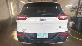 2017 Jeep Cherokee - Image 4
